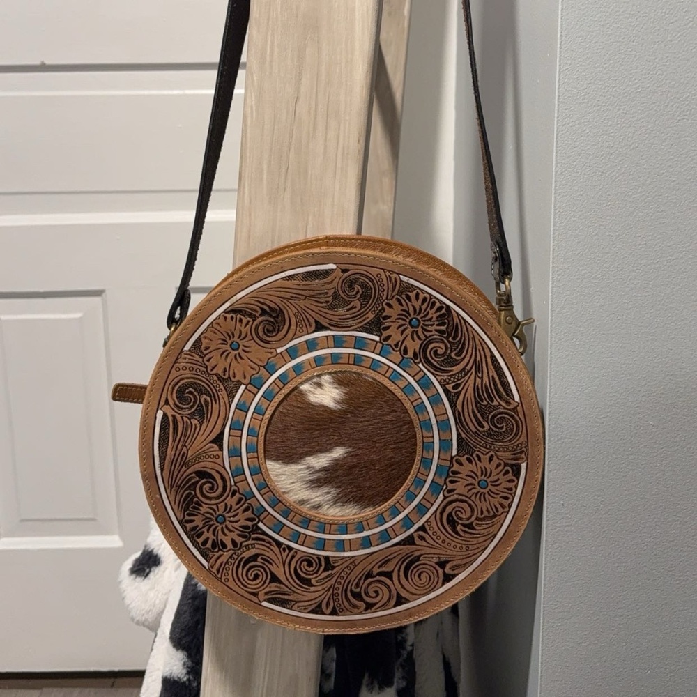 Myra Round Bag